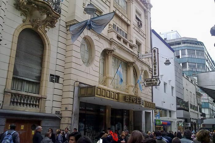 Frente de la Confitería Richmond en la calle Florida, Buenos Aires