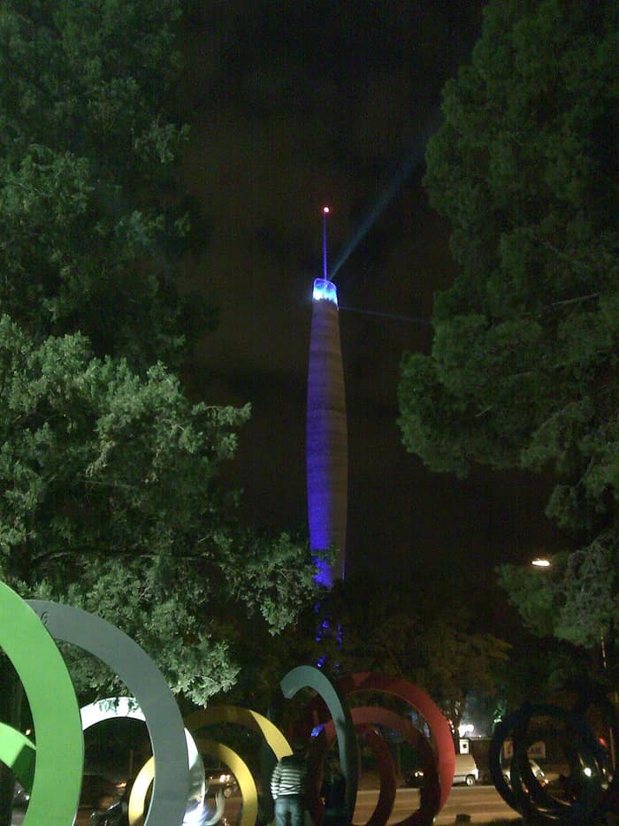 O Farol do Bicentenário fotografado no dia da inauguração, 2 de junho de 2011
